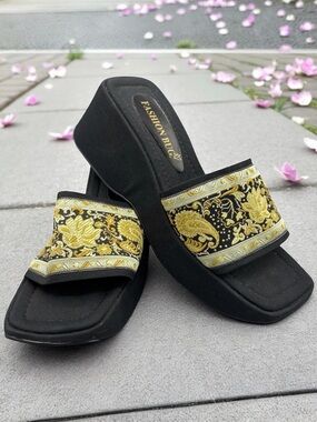 Vintage Fashion Bug Tapestry Black Square Toe Chunky Platform Slip On Sandals 9